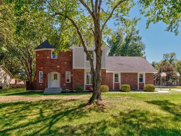 3642 NE Beechwood Dr, Lees Summit, MO 64064