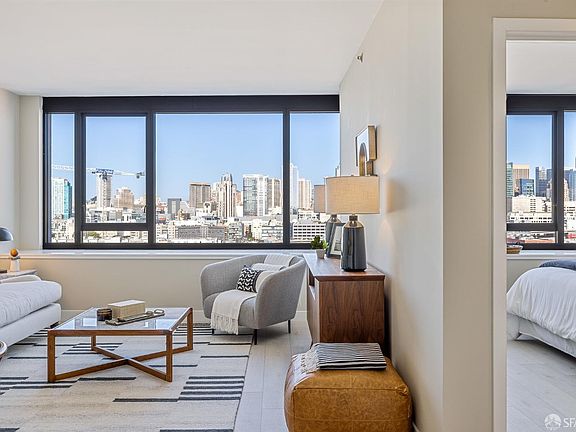 4th image of 250 King St Unit 1410
