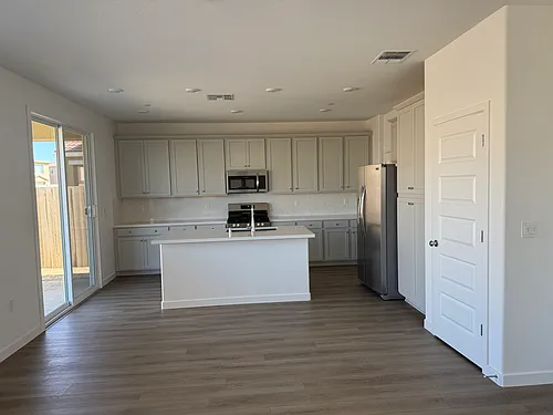 1059 Silverstone Way Photo 1