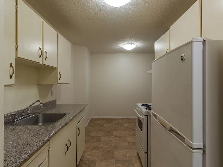 549 Dansey Ave — Photo 52
