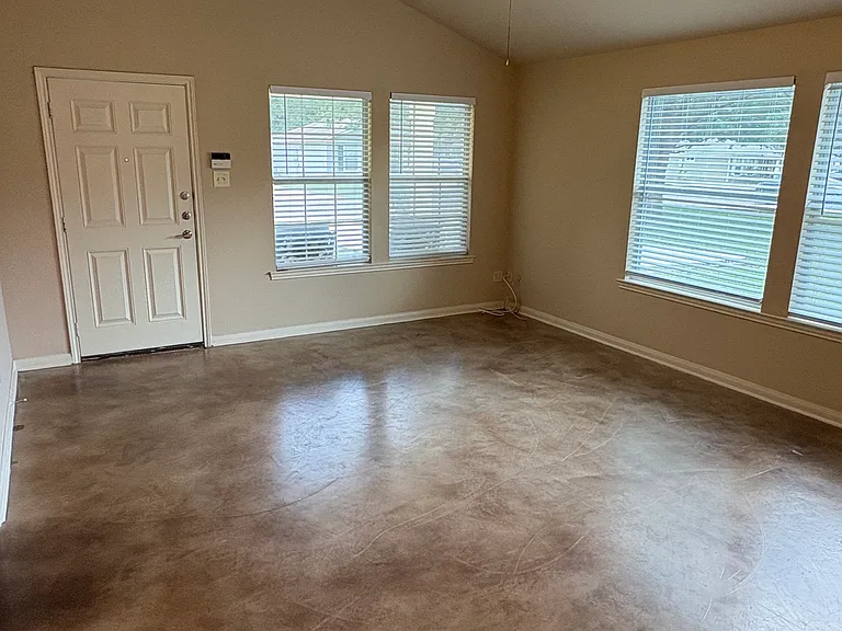 281 Springs Hill Cir — Photo 3