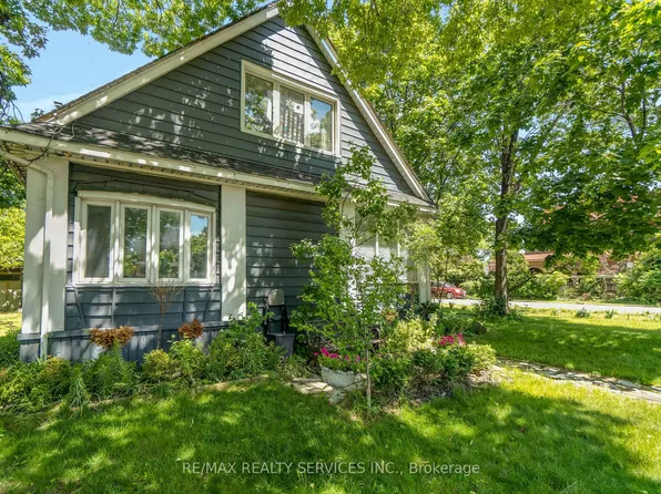 939 Beach Blvd #2, Hamilton, ON L8H 6Z7