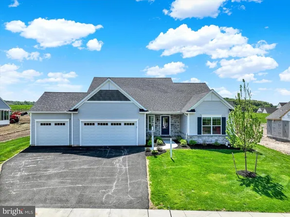 350 Lloyds Ln, York, PA 17406