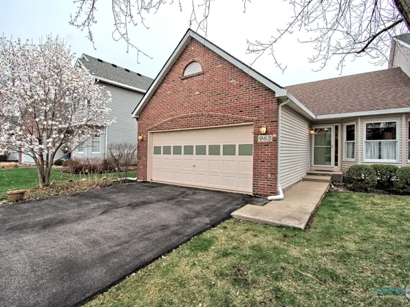 963 1st St, Batavia, IL 60510