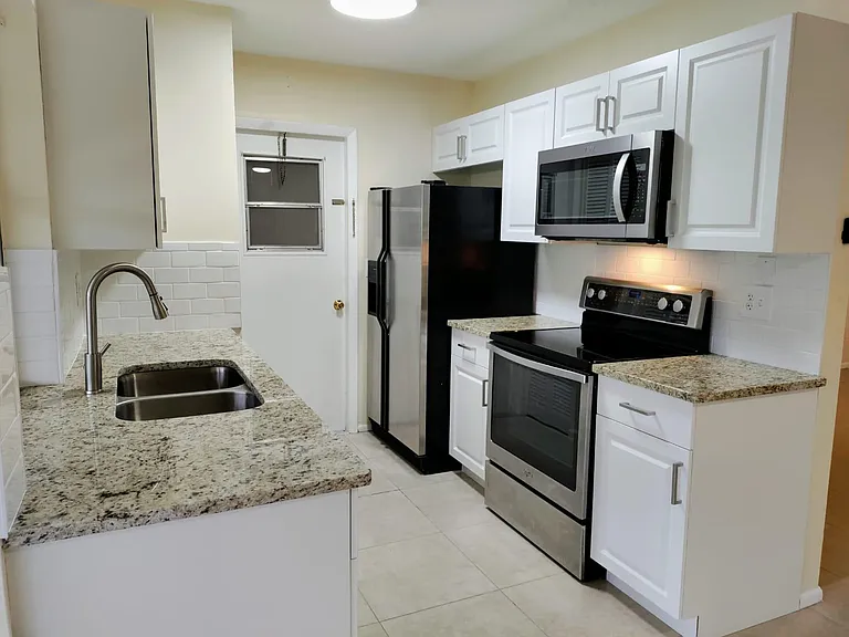 742 Bywood Dr NE — Photo 1