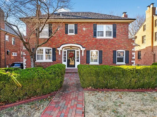 67 Crestwood Dr, Saint Louis, MO 63105