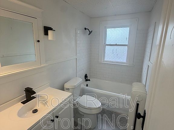 4th image of 1940 Crosswell Pl APT 2