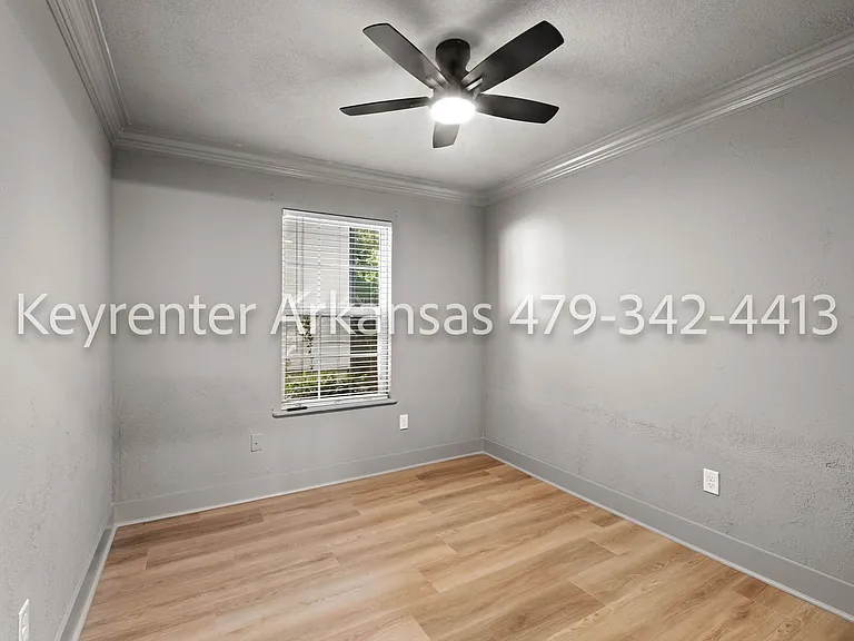 390 S University Ave — Photo 10