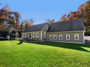 445 Walnut Plain Rd, Rochester, MA 02770