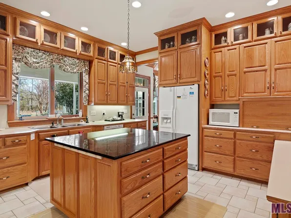 15751 Port Hudson Pride Rd, Pride, LA 70770