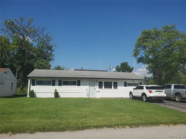 1533 Andrews Dr, Cahokia, IL 62206