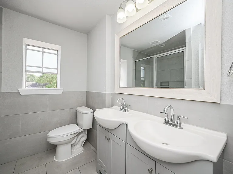 1518 East Ave — Photo 58