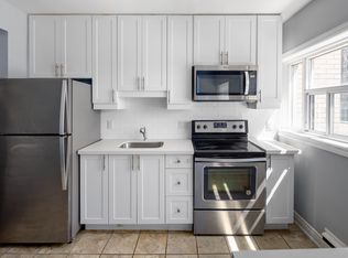 233 Mohawk Rd E #8, Hamilton, ON L9A 2H5