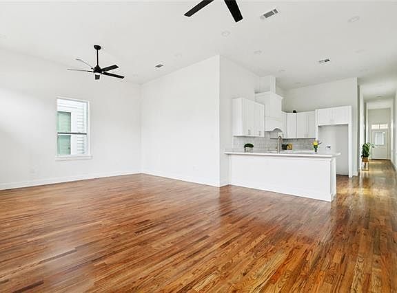 5th image of 2633 Dumaine St
