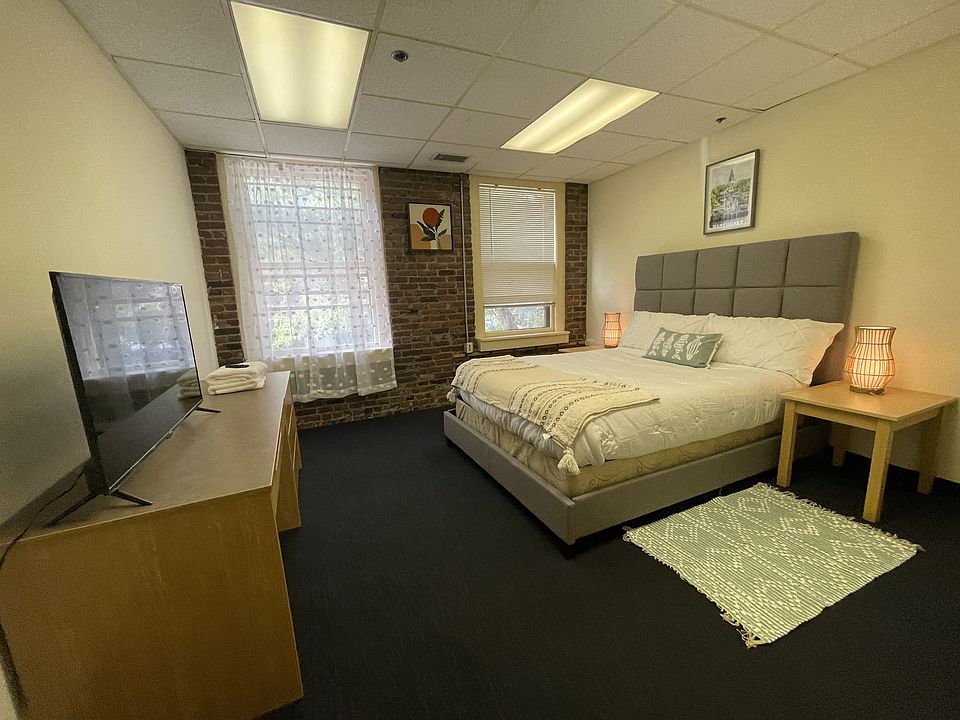 1st image of 230 Thayer St #6