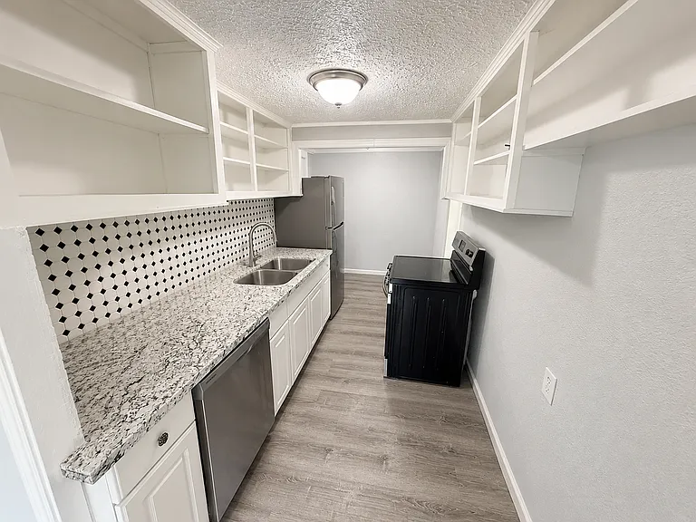 856 Lake City Hwy — Photo 9