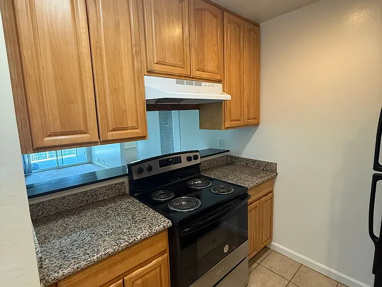 409 Taylor St #1-8 — Photo 3