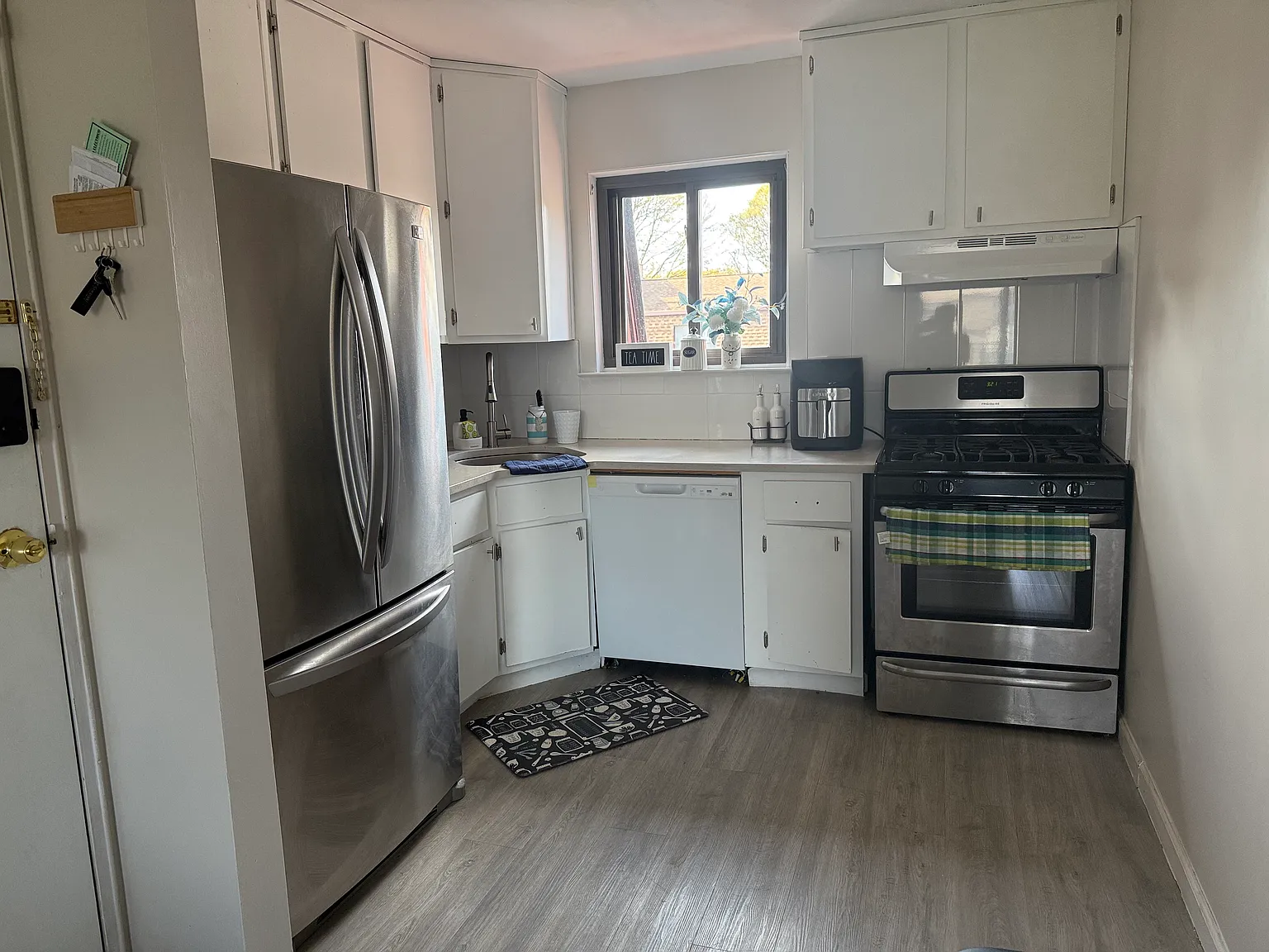 2 bed, 942 sqft, $2,200 — Photo 3