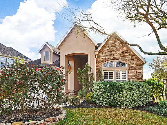 Beautiful Lakefront home located in the heart of First Colony, Sugar Land.