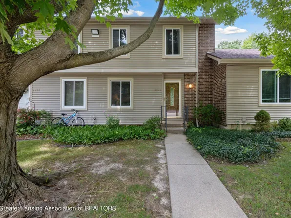 2030 Blue Lac Dr, Haslett, MI 48840