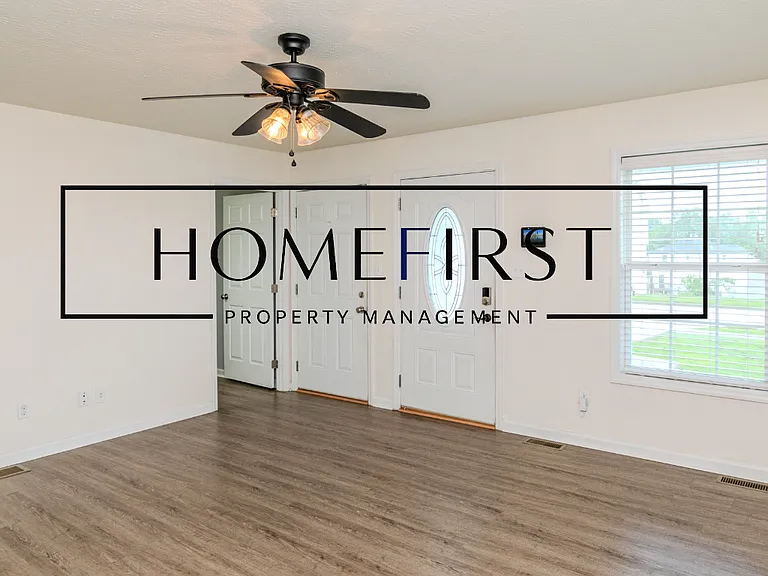 112 Newport Ln — Photo 3