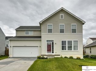 2410 S River Rock Dr, Papillion, NE 68046