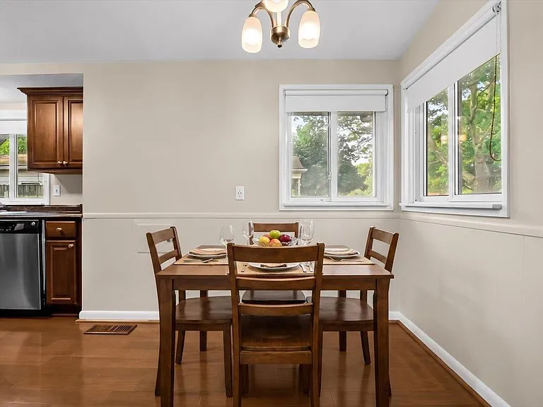 24240 Beverly St — Photo 14
