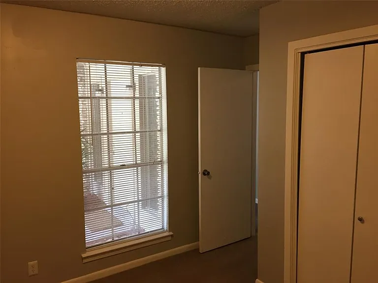 1910 Westridge Dr — Photo 13