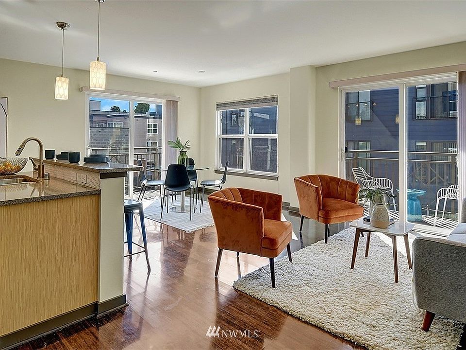 Spacious main room