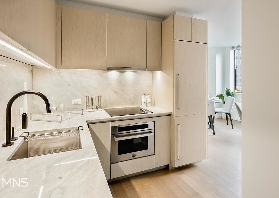 1st image of 250 W 19th St APT 4F