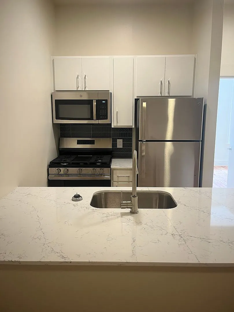 120 East 14th — Photo 3