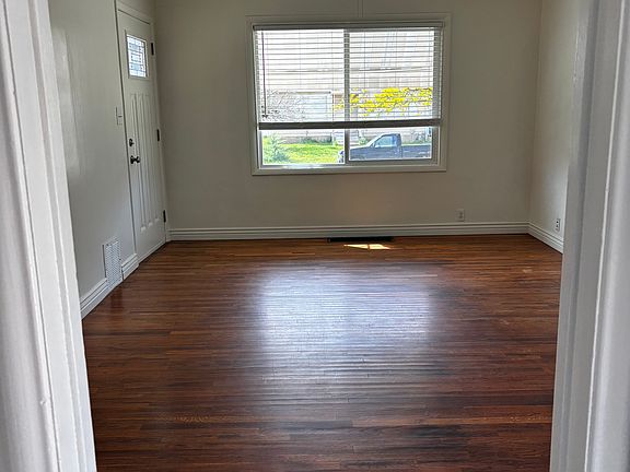 4th image of 698 Maple St