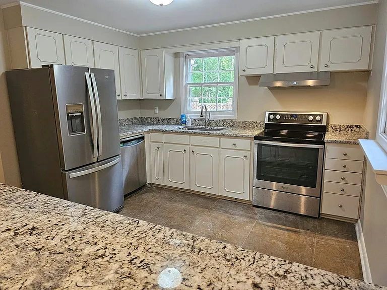 7 Park Dr — Photo 7