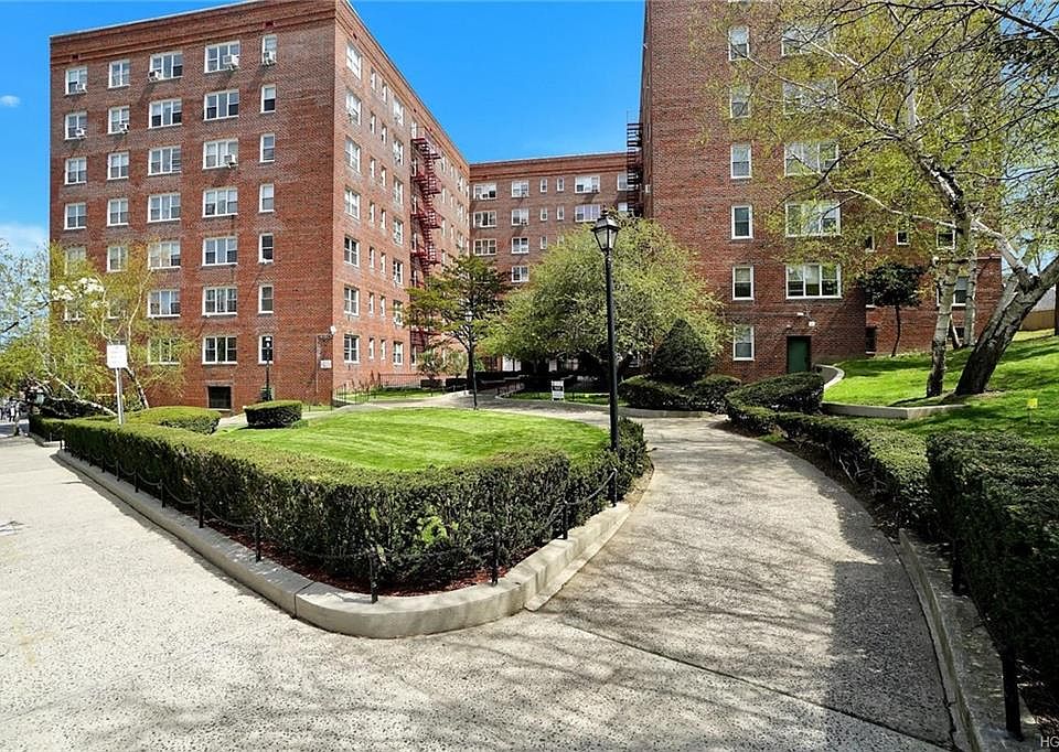 1st image of 480 Riverdale Ave APT 3M