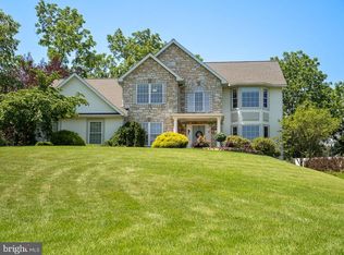 101 Fox Hill Dr, Wernersville, PA 19565