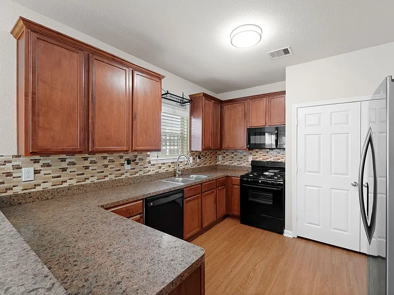 3548 Rebecca St — Photo 9