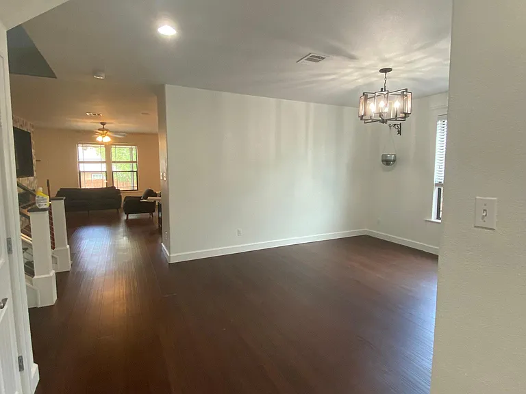202 Mancos Dr — Photo 1