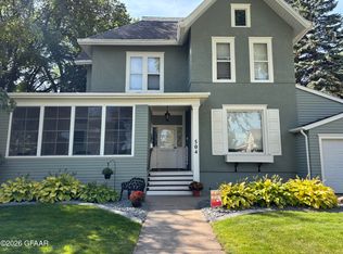 504 S 6th St, Grand Forks, ND 58201