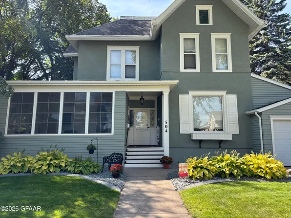 504 S 6th St, Grand Forks, ND 58201
