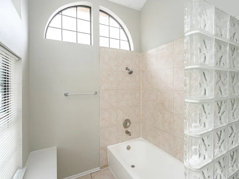 2826 Village Pkwy — Photo 33