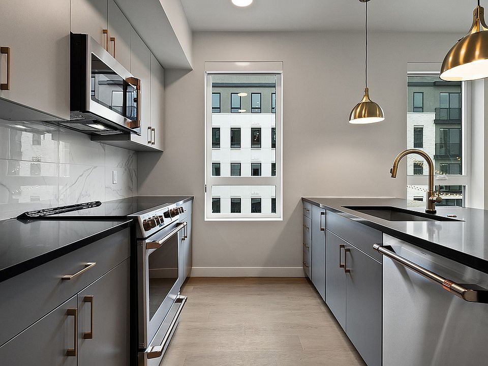 Ivory | Kitchen - view2