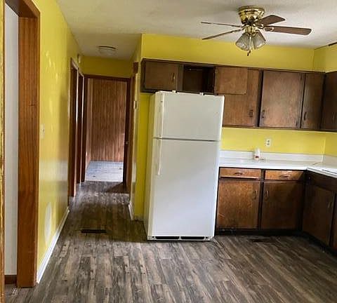 3rd image of 460 Hilltop Dr