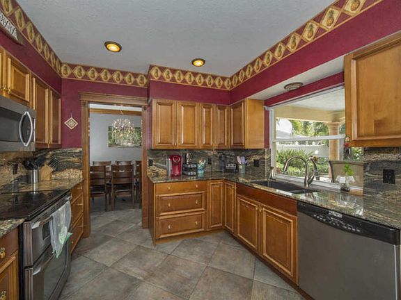 5th image of 720 NW Waterlily Pl