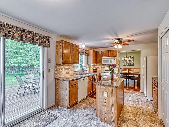 5th image of 682 Brookeville Dr