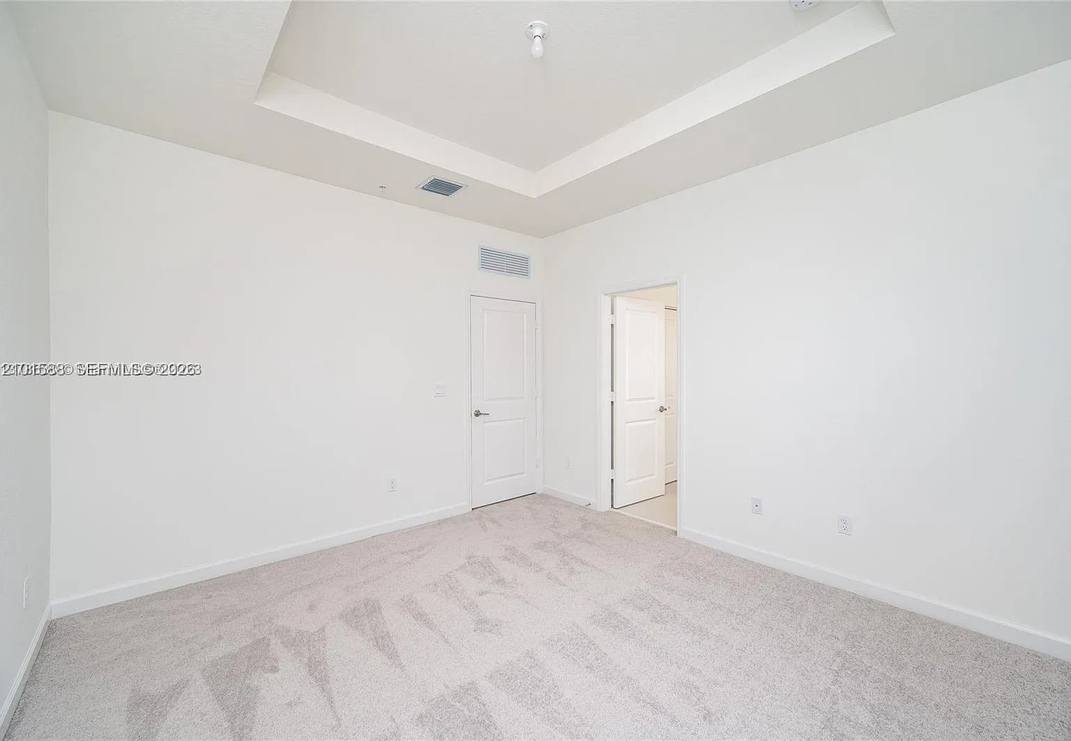 3 bed, 2.5 bath, $3,500 — Photo 4