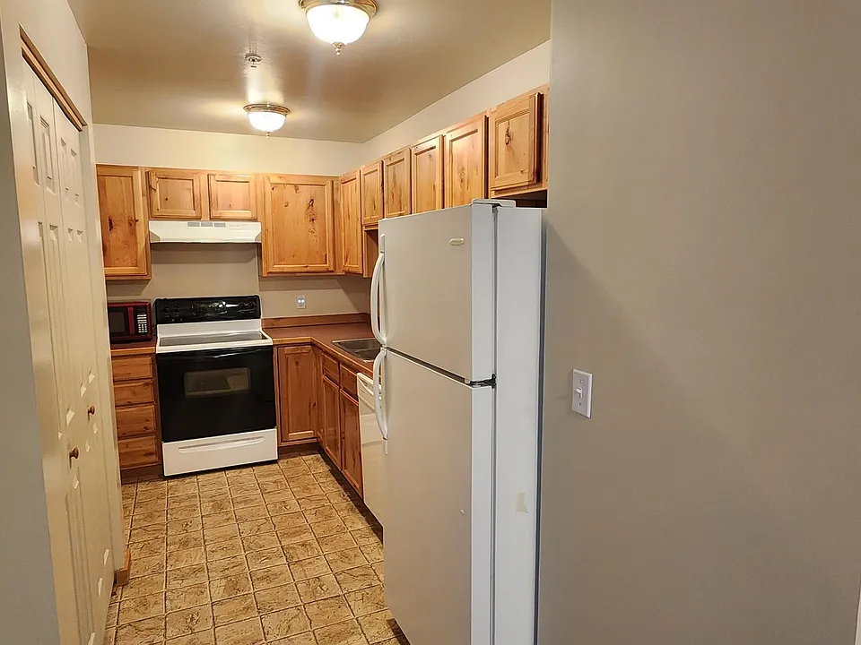 81 10th St #3-1-1