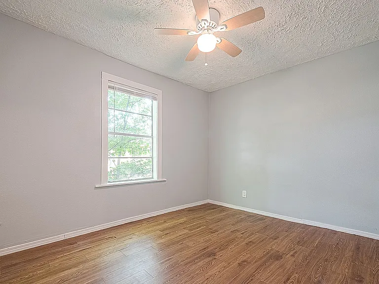 4810 Carmen St — Photo 6