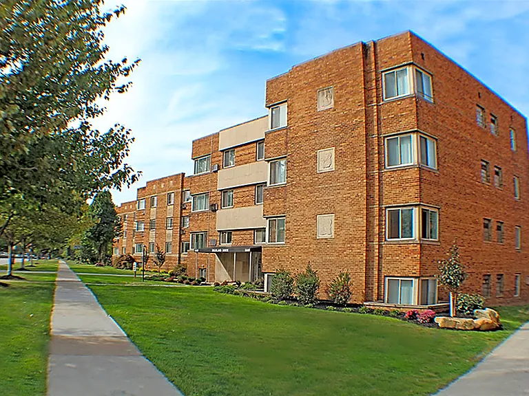 Highland House Building 11810 Lake Ave