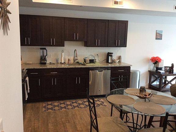 2nd image of 1633 Poplar St #206