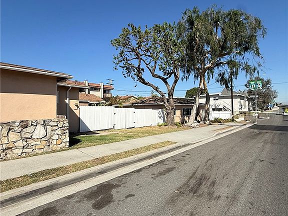 4th image of 1705 252nd St